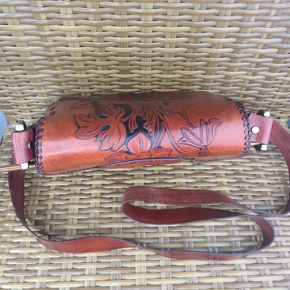 Handcrafted Brown Leather Crossbody Bag Beaded Embossed Humming Bird Design - Picture 5 of 16